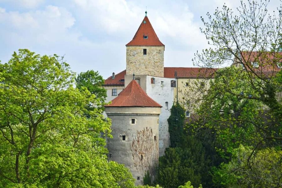Prague: Prague Castle Skip-the-Line Ticket with Audioguide - How the audio guide works in real life