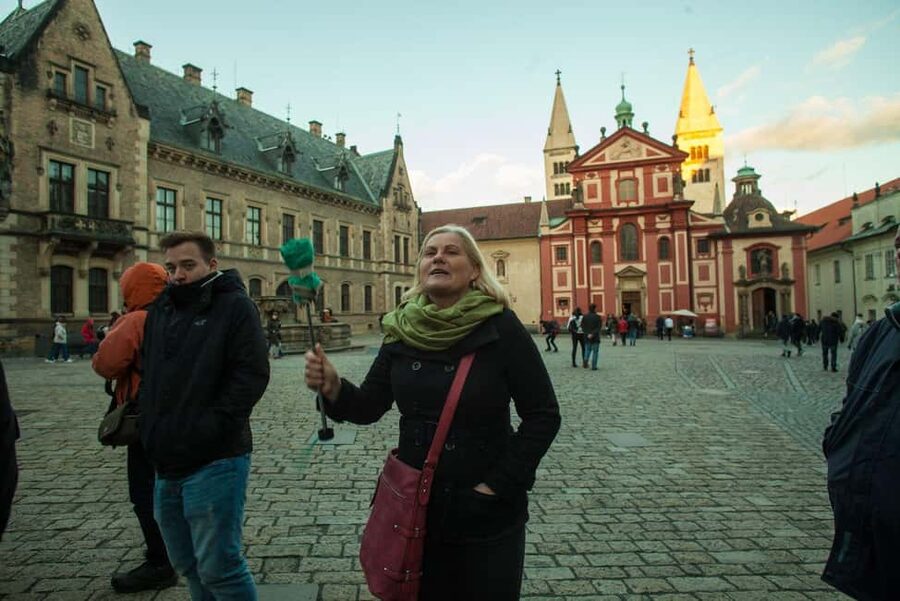 Prague: Prague Castle Walking Tour with Golden Lane in German - Hradčany Square and the first castle views