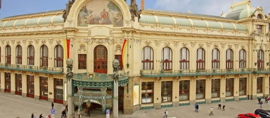 Prague Private Highlights Tour: Castle, Bridge & Old Town - Prague Castle and Strahov require careful timing