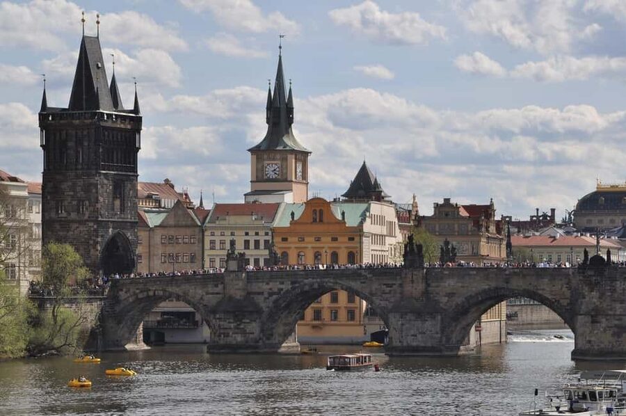 Prague Private Highlights Tour: Castle, Bridge & Old Town - Wenceslas Square and Municipal House fill out the city picture