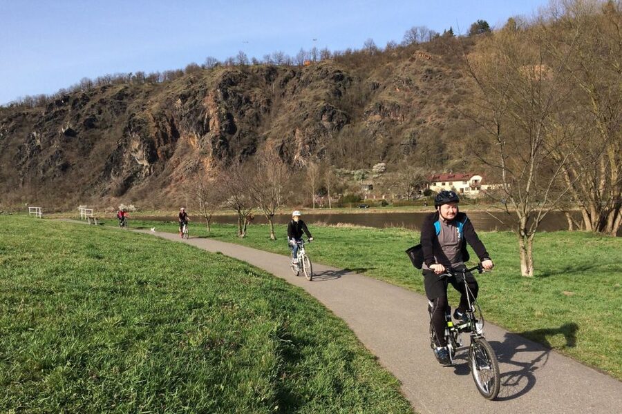 Prague: River & Park Bike Tour to Troja Chateau - Why this route is a smart break from central Prague