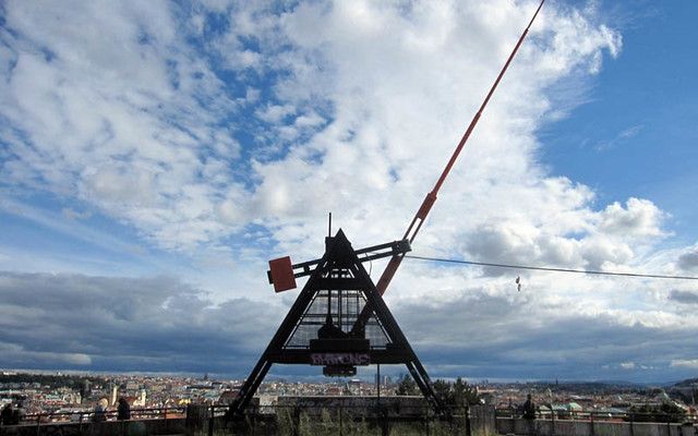 Prague: Stunning Viewpoints, Castle, City & Park E-Bike Tour - Letná Park and the giant Metronome