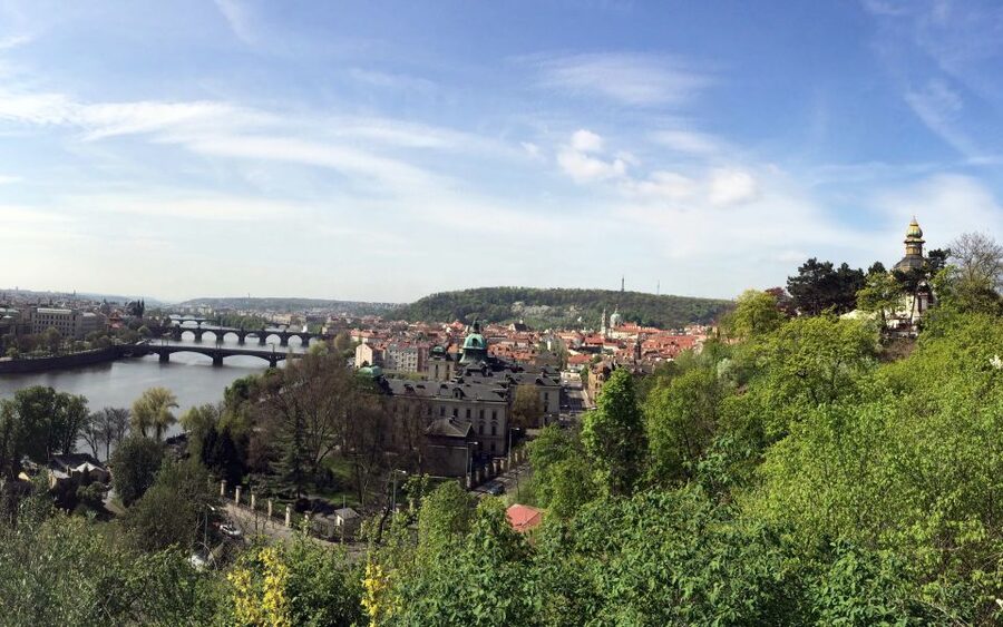 Prague: Stunning Viewpoints, Castle, City & Park E-Bike Tour - The guides make a major difference