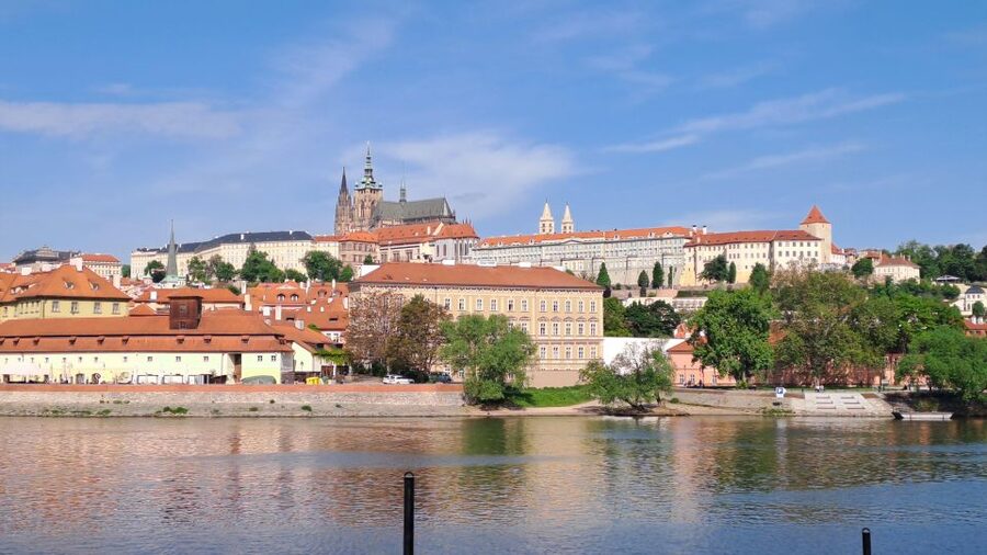 Prague: Tour to Prague Castle with tickets included. Spanish - The Old Royal Palace and stories of power