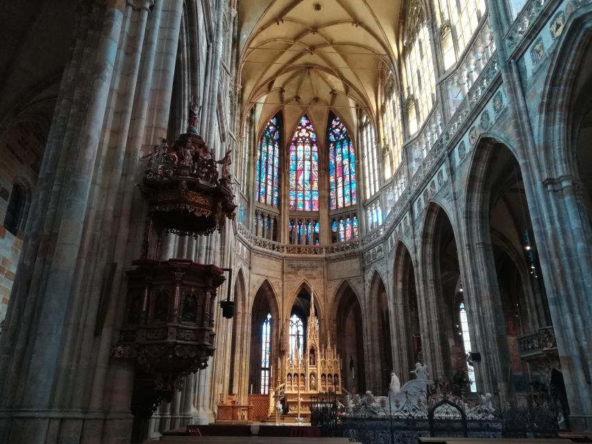 Prague: Tour to Prague Castle with tickets included. Spanish - Spanish guides and the value of clear explanations