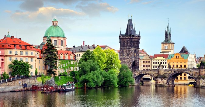 Prague Walking Tour of Old Town, Charles Bridge and Prague Castle - Key things to know before you book
