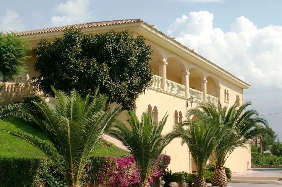 Premium Tour: Winery 7 Tastings + Guadalest Castle | Small group - Pickup from Benidorm, Alicante, and nearby towns