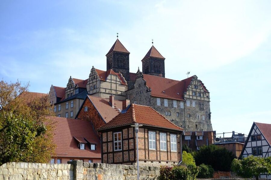 Premiumstadtführung (historische Altstadt und Schlossberg) - Schuhhof, Hölle, and Quedlinburg’s small lanes