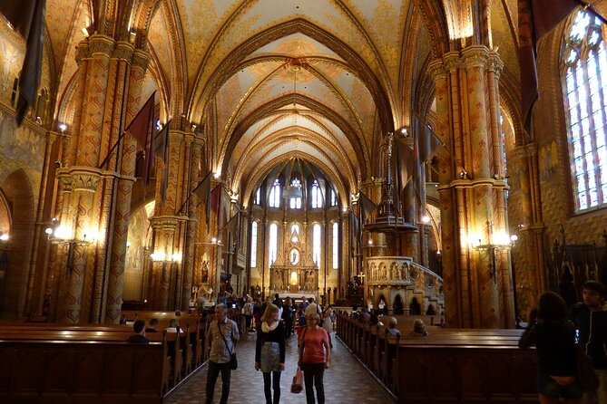 Private Buda Castle Walking Tour with Cake and Matthias Church - Meeting your guide and reaching the Castle District