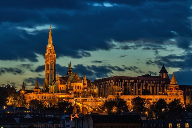 Private Budapest Sightseeing Tour: Royal Castle, Heroes Square, Chain Bridge - A food-focused pause at the Central Market Hall