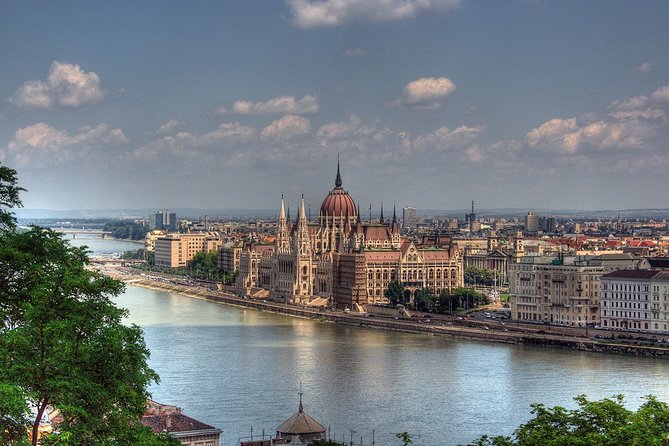 Private Budapest Sightseeing Tour: Royal Castle, Heroes Square, Chain Bridge - Passing the National Museum and Jewish Quarter