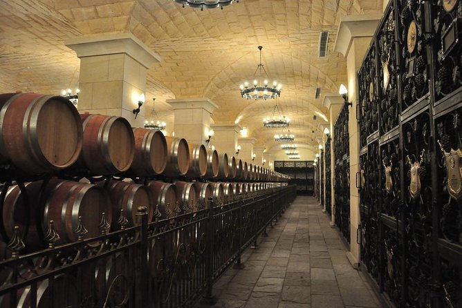 Private Changyu Chateau Wine Tasting Tour and Mutianyu Great Wall Visit - Chinese lunch between the wall and winery