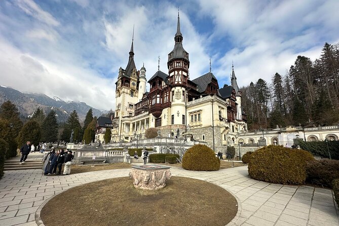 Private Day Trip from Bucharest: Dracula’s Castle, Peles & Brasov - Bran Castle: separating Dracula from the fortress