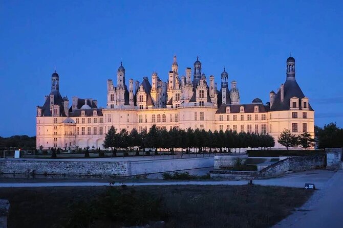 Private Day Trip to the Châteaux DE la Loire - Who should book this château day trip?