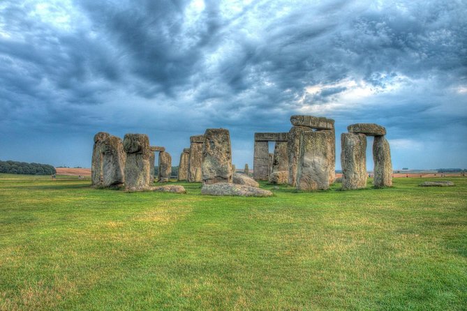 Private Driver guided tour Stonehenge Windsor castle and Bath. - One minivan, three major sights