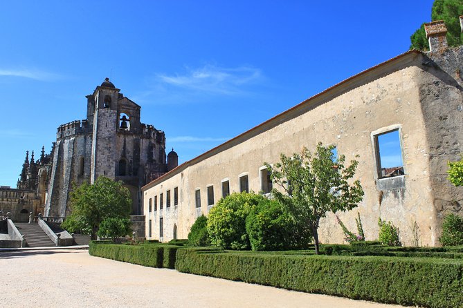 Private Knights Templar Full-Day Tour to Tomar, Almourol Castle and Constância - Transport, walking and the practical rhythm