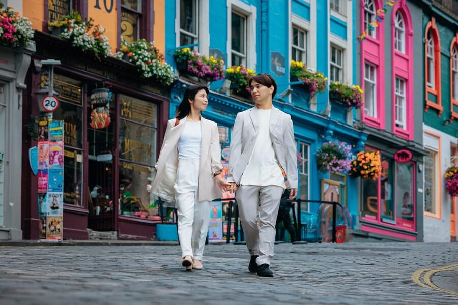 Private Photoshoot with Views of Famous Edinburgh Castle - Key details at a glance
