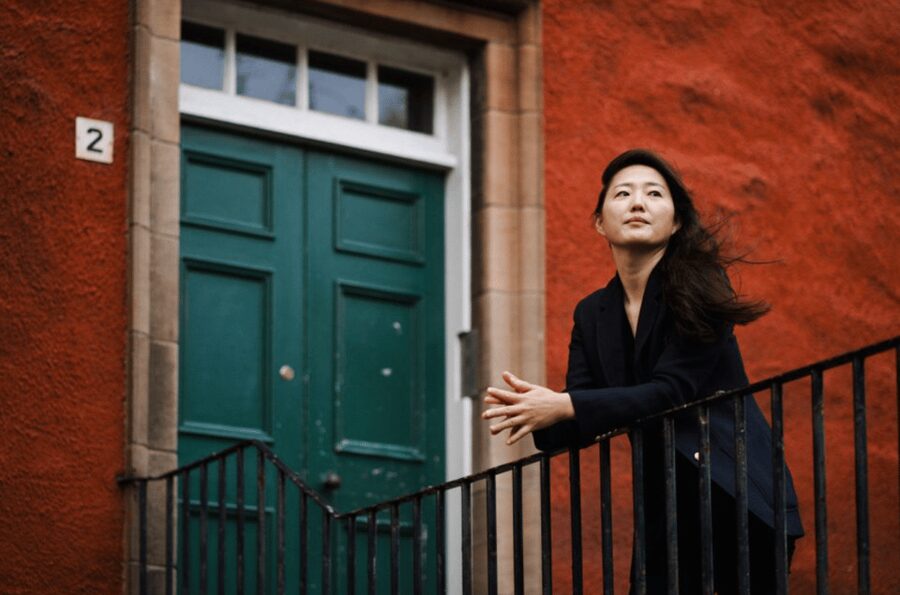 Private Photoshoot with Views of Famous Edinburgh Castle - Old Town: the flexible final stop