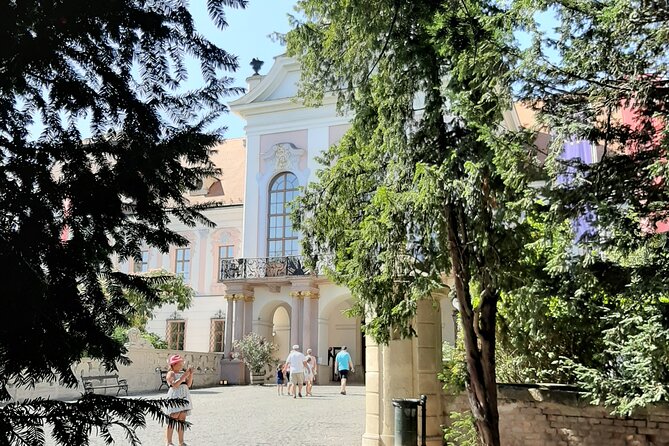 Private Sissi Castle Tour - The guides can make or break the day