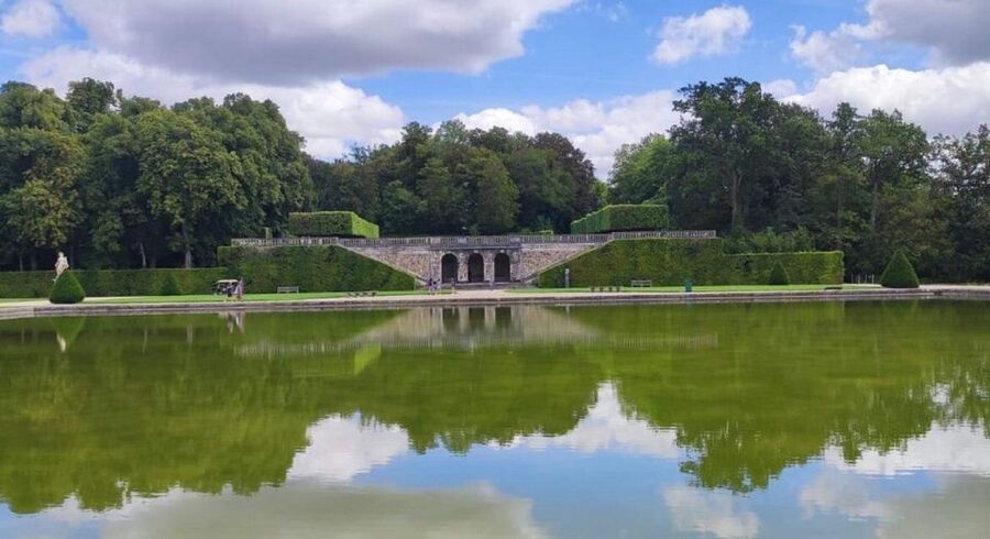 Private tour: Chateaux de Vaux le Vicomte & Fontainebleau - Is $306 per person a fair price?