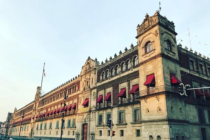PRIVATE Tour Downtown & Anthropology Museum & Chapultepec Castle - The Metropolitan Cathedral and the colonial center