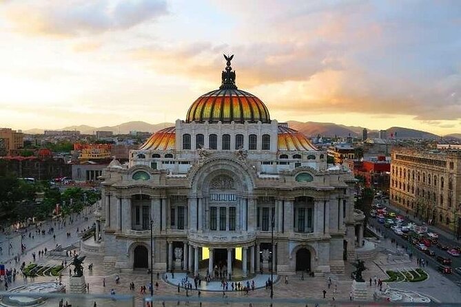 PRIVATE Tour Downtown & Anthropology Museum & Chapultepec Castle - Two hours inside the National Anthropology Museum