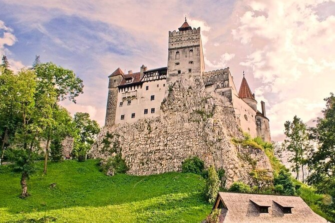 Private Tour to Dracula's Castle, Brașov City & Peleș Castle - Brașov’s historic center in two hours