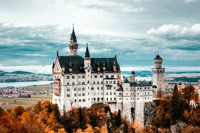 Private Tour to Neuschwanstein Castle & Linderhof from Munich - Neuschwanstein: the fairytale castle with a practical catch