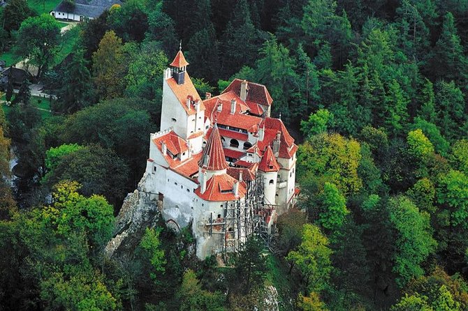 Private Tour to Peles and Dracula's Castle - Day trip from Bucharest - Brasov and the Black Church in 20 minutes