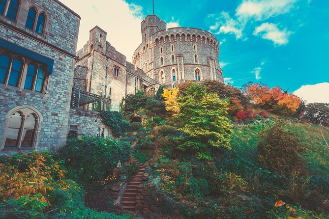 Private Tour to Stonehenge and Windsor Castle - Leaving London at 7:30 a.m.