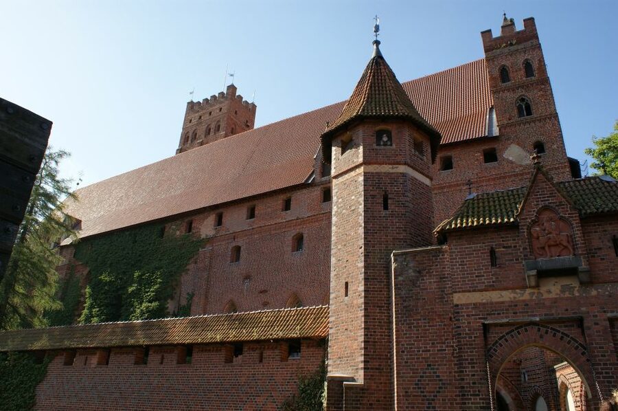 Private transportation to the Malbork Castle from Gdansk - Audio guide or castle guide?