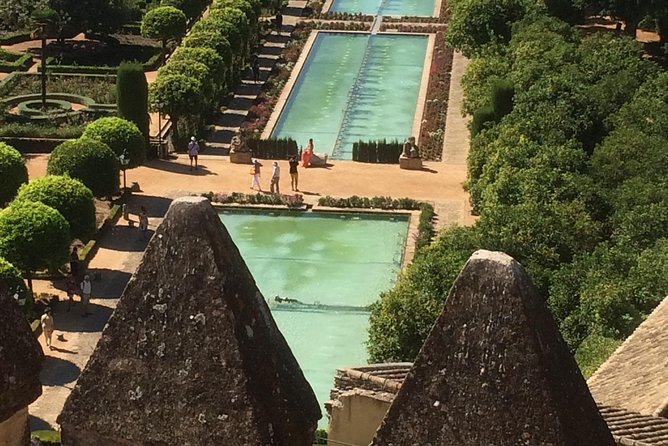 Private Visit Mosque-Cathedral, Jewish quarter, Alcazar and Synagogue - Finishing at the Alcázar Gardens