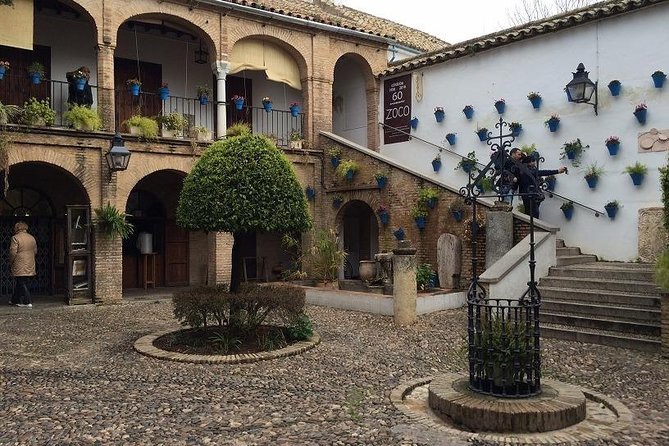 Private Visit Mosque-Cathedral, Jewish quarter, Alcazar and Synagogue - Guides make or break this experience