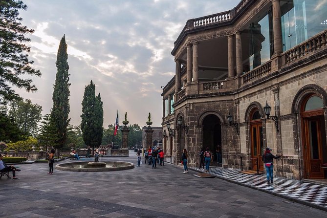 Private Walking Tour Anthropology Museum & Chapultepec Castle - What the private format is worth at $172