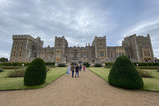 Private Windsor Castle, Stonehenge, The City of Bath Day Tour - Fleet Services provides a quick lunch break