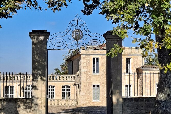 Private Wine Lovers - Super St Emilion - behind the scenes visits top chateaux and medieval town - The morning drive from Bordeaux to the Right Bank