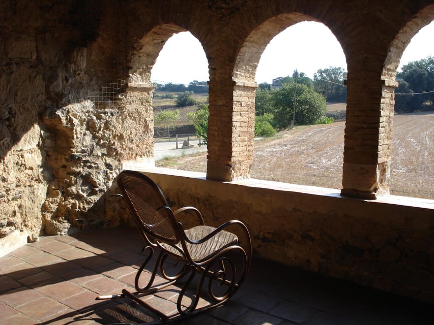 Púbol: Gala-Dalí Castle Entry ticket - Exploring the restored rooms and halls
