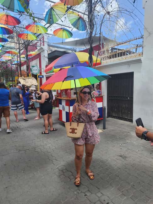 Puerto Plata: Monkey Tour, Fortress, and Historic Center - Meeting the squirrel monkeys at Monkey Home
