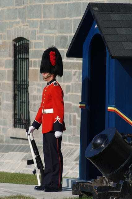 Quebec: La Citadelle de Québec Ticket and Guided Tour - Weather, walking, and what to bring
