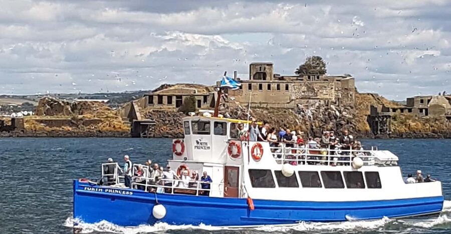 Queensferry: Firth of Forth Blackness Castle Cruise - Seeing Blackness Castle from the water