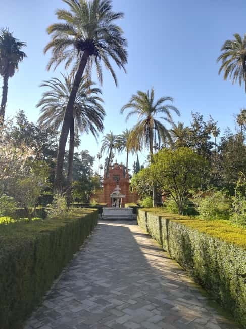 Real Alcázar of Seville Skip-the-Line Private Tour - Fifteen minutes in the Alcázar gardens
