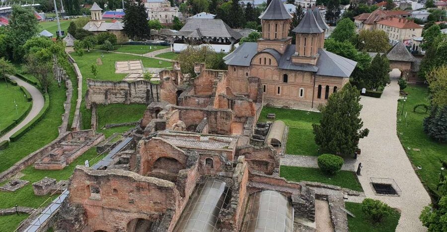 Real Dracula Princely Court and Real Dracula's Fortress - Vidraru Dam: a major engineering stop