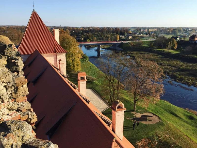 Riga: Bauska Castle, Rundale Palace and Hill of Crosses Trip - Why this day trip works for a short Riga stay