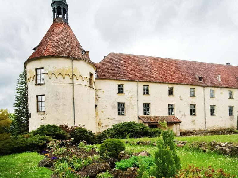 Riga: Nearby Manors and Castles Tour - Abavas Vini gives the return trip a local flavor
