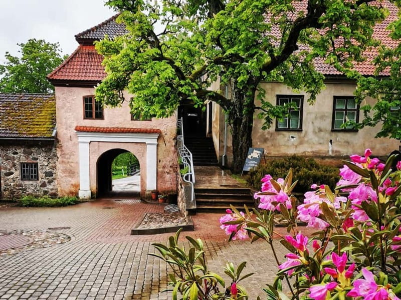 Riga: Nearby Manors and Castles Tour - The Bridge to Nowhere and unclear route details