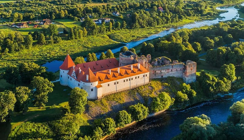 Riga: Rundale, Bauska and Hill of Cross Private Castle Tour - What the host adds to the day