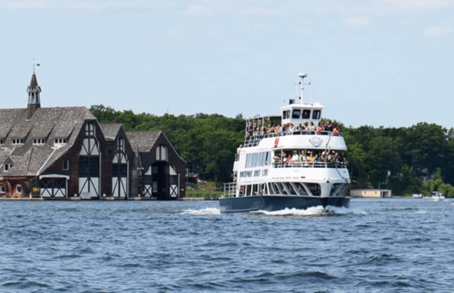 Rockport, ON: 1000 Islands/Boldt Castle Sightseeing Cruises - The three-hour Two Castle cruise