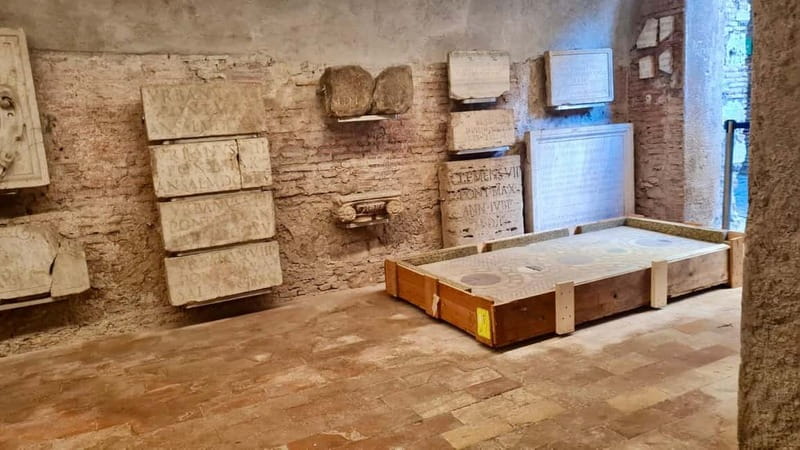 Rome: Castle Sant'Angelo Ticket w/ audioguide option - Following Hadrian’s tomb into the fortress