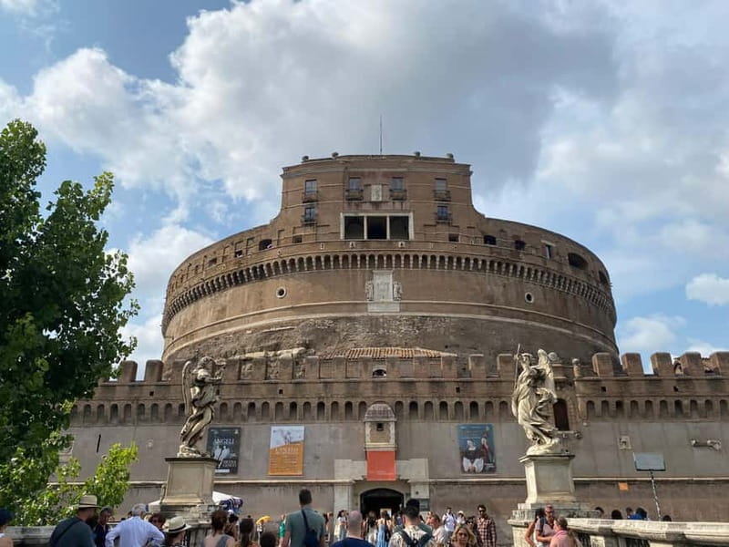 Rome: Castle Sant'Angelo Ticket w/ audioguide option - Papal rooms and a glimpse of power