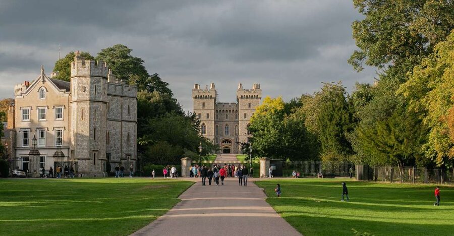 Royal Windsor Castle Tour Private including tickets - Entering Windsor Castle